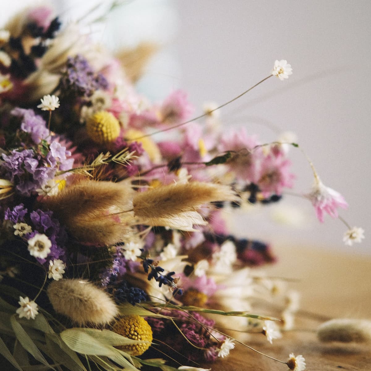 A close-up of a mixed dried flowers bouquet announces the dried flowers product category.